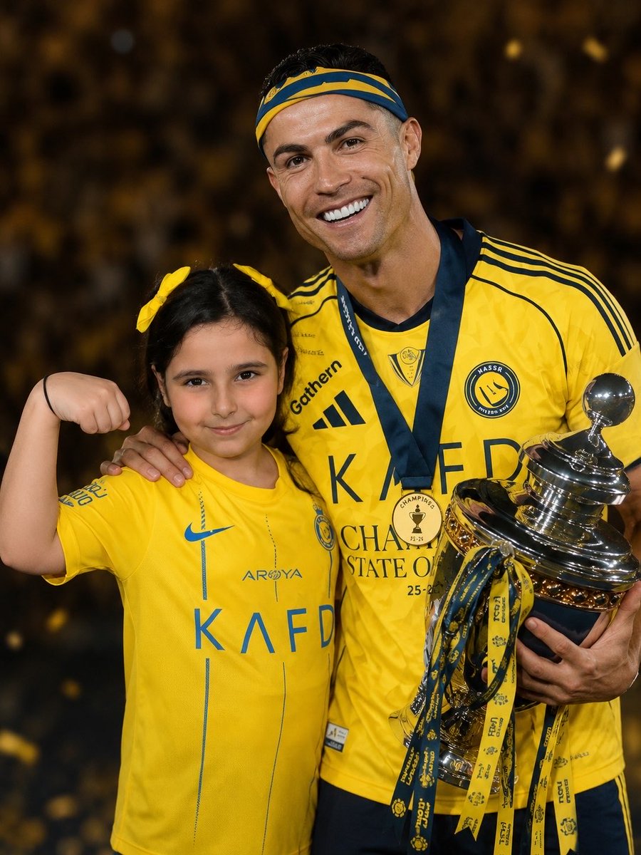 asd1515's tweet photo. @Cristiano Even my little girl behind you, what did she do to us?  💛💙 https://t.co/L5GAiMPkUr