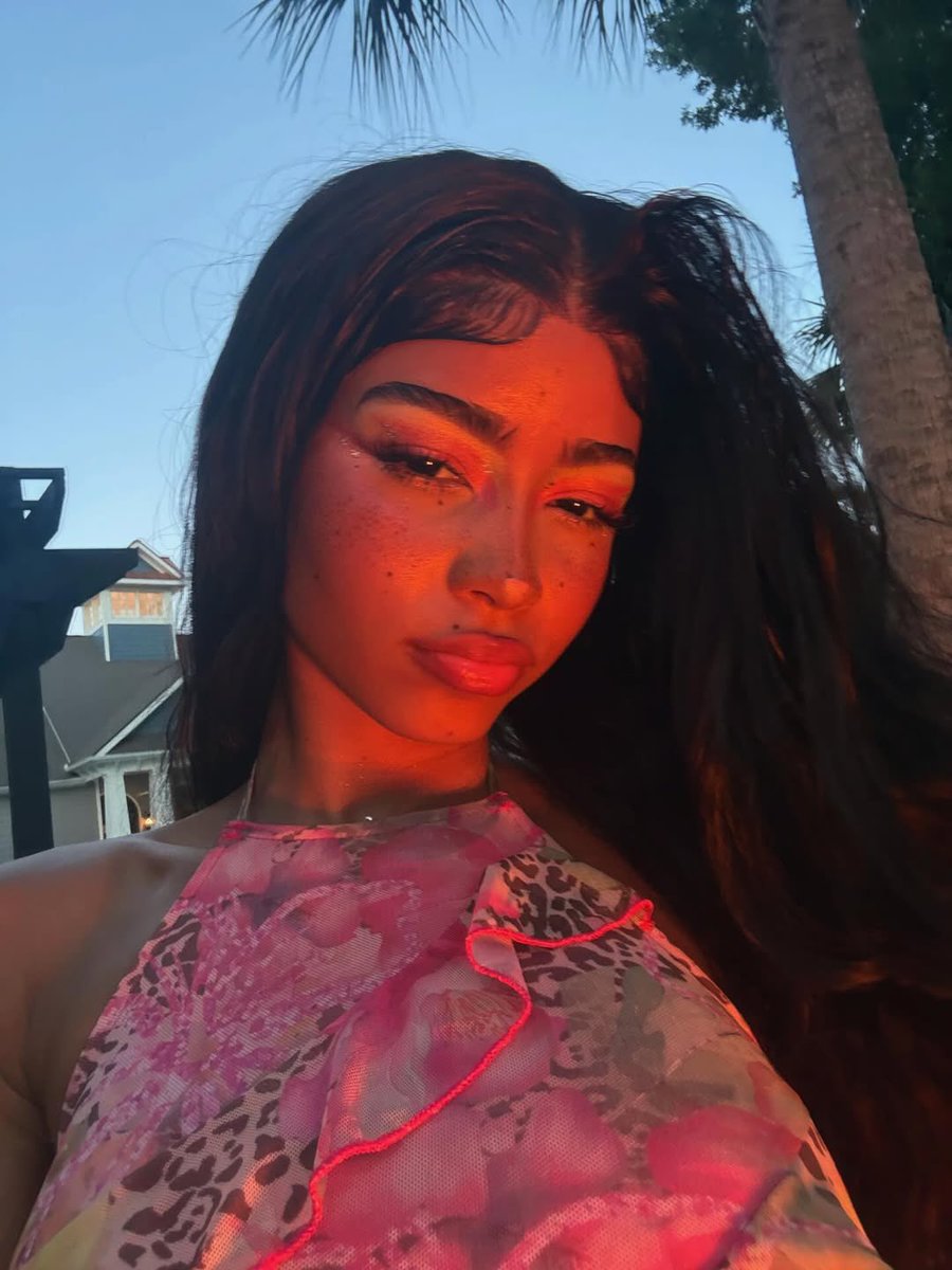 LovingJunii's tweet photo. taking boyfriend applications ↓ https://t.co/Acz2EtL8fN