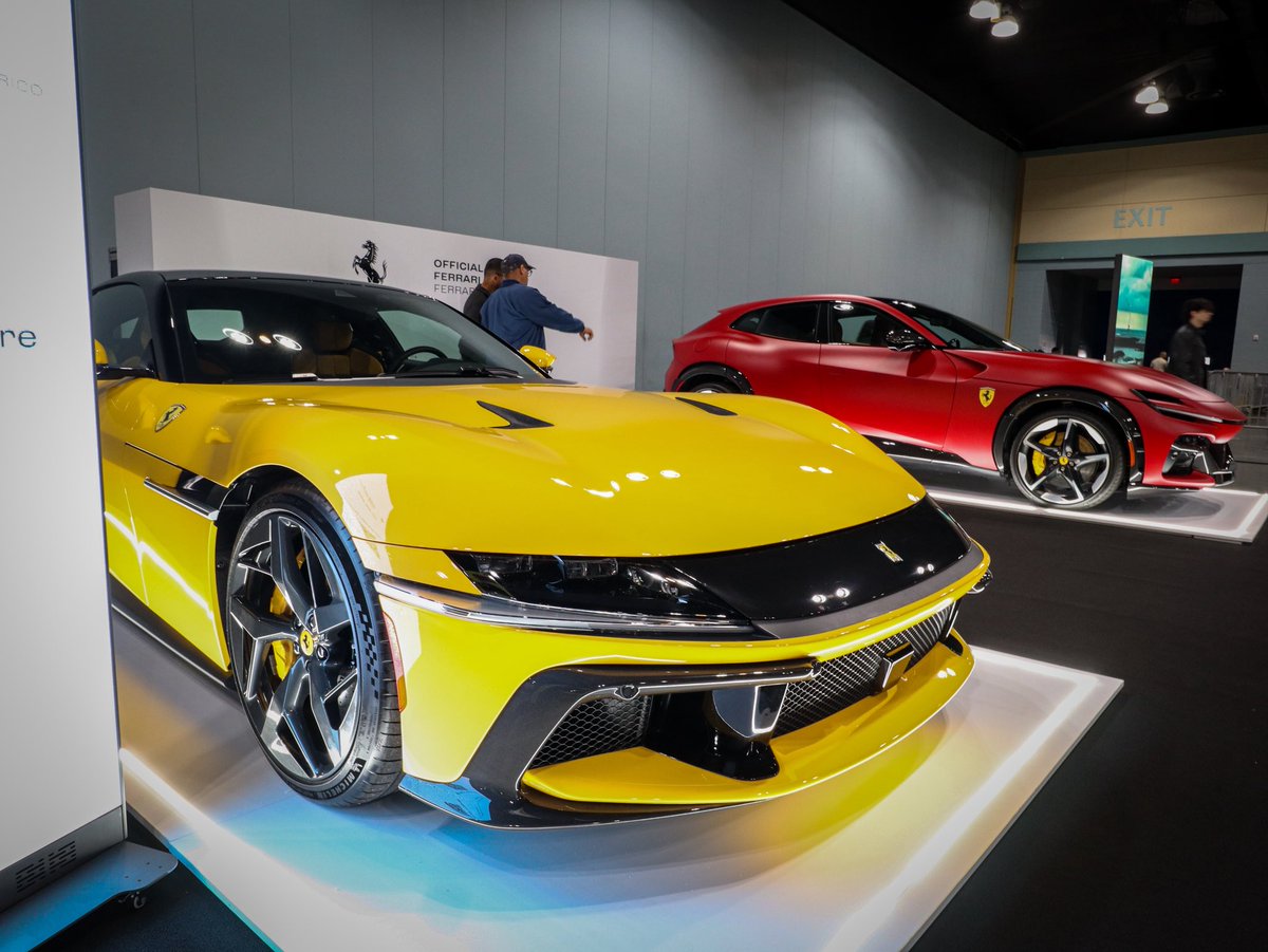 OverdriveNewsPR's tweet photo. Capital of Motors celebró su primera edición con una amplia variedad de autos exóticos, supercars y modelos de colección.

La atracción principal fue un McLaren Elva, visto por primera vez en Puerto Rico. Solo se fabricaron 149 ejemplares de este roadster, cuyo valor actual ronda los $3 millones. Una de sus principales particularidades es que no cuenta con parabrisas, techo ni ventanas, lo que lo convierte, en teoría, en un verdadero roadster. Su motor V8 twin-turbo de 4.0 litros desarrolla 804 hp.

Otros modelos destacados fueron las tres generaciones del Dodge Viper, uno de los dos Audi R8 GT presentes en la isla, un Porsche 930 Turbo, Nissan Skyline R33 y R34, además de un Ford GT, entre otros. 

Por parte de los concesionarios, Lamborghini y Ferrari contaron con exhibidores. Lamborghini presentó la Urus SE y el Temerario, mientras que Ferrari exhibió el único 12Cilindri actualmente en Puerto Rico, junto con la Purosangue.

Gracias a Capital of Motors por el pase.