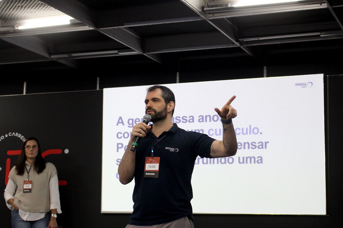 Bridge_Tweets's tweet photo. Na última semana, participamos da Recrutamento &amp; Carreira 2026, uma das maiores feiras de recrutamento da América Latina, organizada pela FEA Júnior USP.

Agradecemos à organização da #RC26 e a todos que participaram dessa troca conosco!

#ConectandoFuturos #FEAUSP https://t.co/vX6KvFdUqH