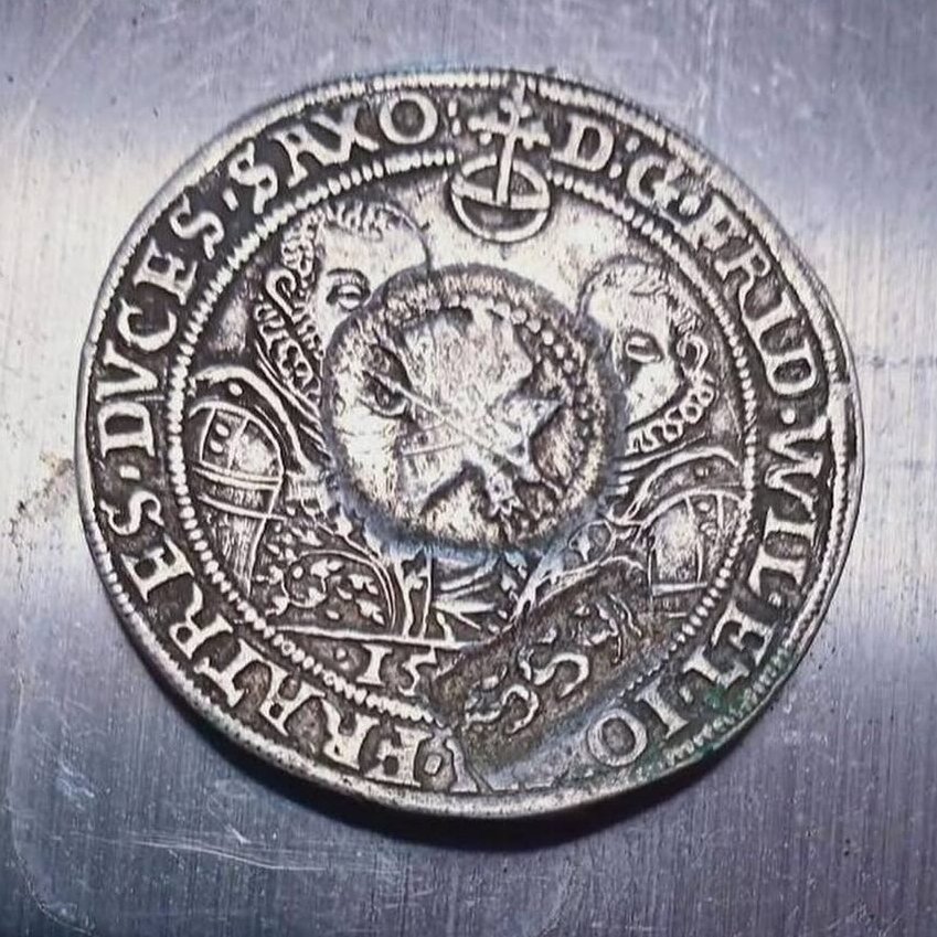 _Treasure_Kings's tweet photo. Small but very nice #silver hoard from Ukraine! 🇺🇦#metaldetecting 
  Detectorist found a stash of 17th-century silver #coins in the forest, including a cool Moscowian Efimok - counterstamped taler.
Pleasant forest find 💰 https://t.co/A7omB2Q8Ro