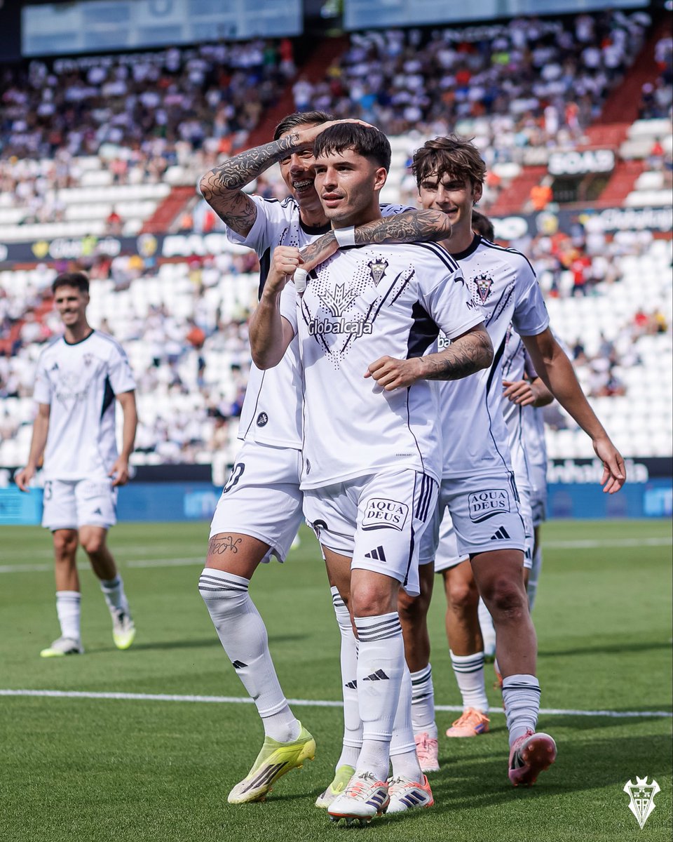 luislopma's tweet photo. Cerramos la temporada en casa con una gran victoria delante de nuestra afición 🏟️🙌🏼. Orgulloso del trabajo de todo el equipo y feliz por volver a marcar 😁⚽️. Gracias por estar siempre ahí. ¡Aúpa Alba! 💪🏼🦇 https://t.co/ko7eJdlhaW