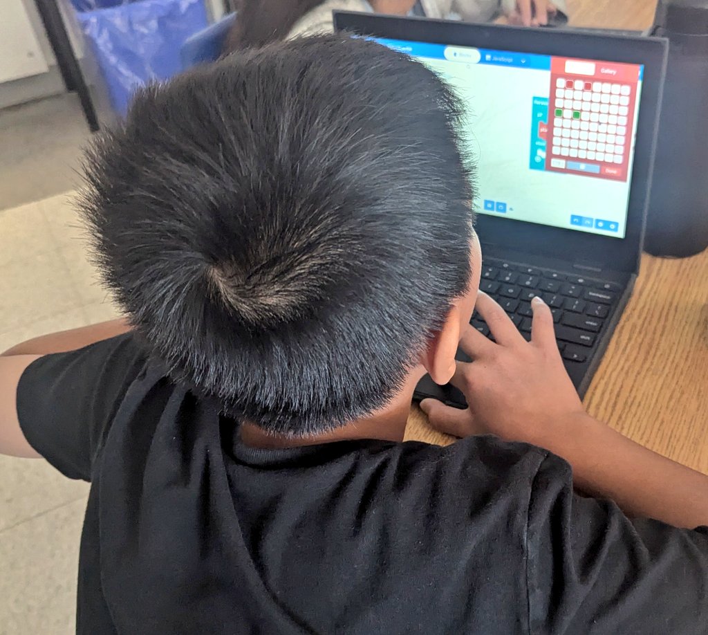 MrsMorgado1's tweet photo. Today students designed a program using the micro:bits that warns people when a building becomes unstable. #microbits @microbit_edu @StPhilipDPCDSB https://t.co/sqOoGri5JI