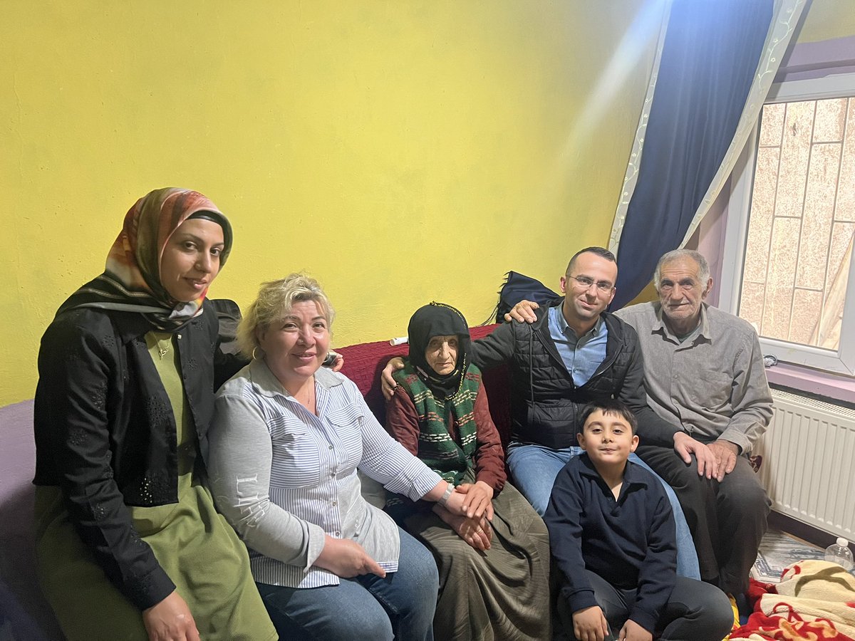 refahetimesgut's tweet photo. Yeniden Refah Partisi Etimesgut İlçe Başkanımız Ali Yurtoğlu, Kadın Kolları Başkanmız Emine Yaman ile birlikte ev ziyaretleri gerçekleştirdik. Genel Başkanımız Dr Fatih Erbakan ın selamlarını iletip, yaklaşan Kurban Bayramları nı kutladık.
#kurbanbayramınızmübarekolsun #etimesgut https://t.co/If2gUUjMov