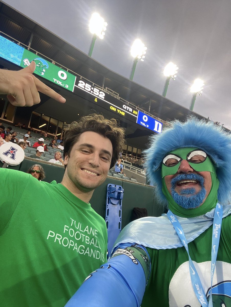 Green Wave Man tweet media