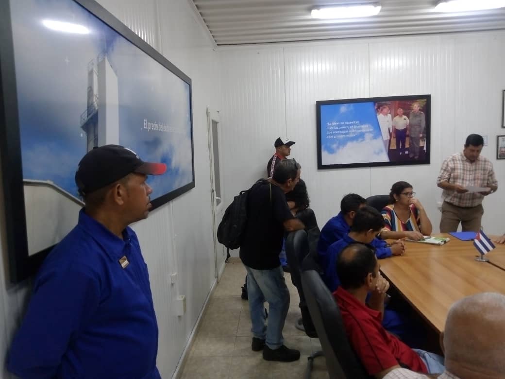 oxicuba's tweet photo. OxiCuba 
Matutino de la semana dirigido por el área de "Seguridad, Protección y Servicio" . Se abordan principales  noticias de carácter nacional e internacional. https://t.co/W8diIuNzzl