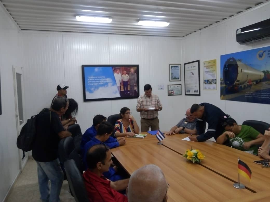 oxicuba's tweet photo. OxiCuba 
Matutino de la semana dirigido por el área de "Seguridad, Protección y Servicio" . Se abordan principales  noticias de carácter nacional e internacional. https://t.co/W8diIuNzzl