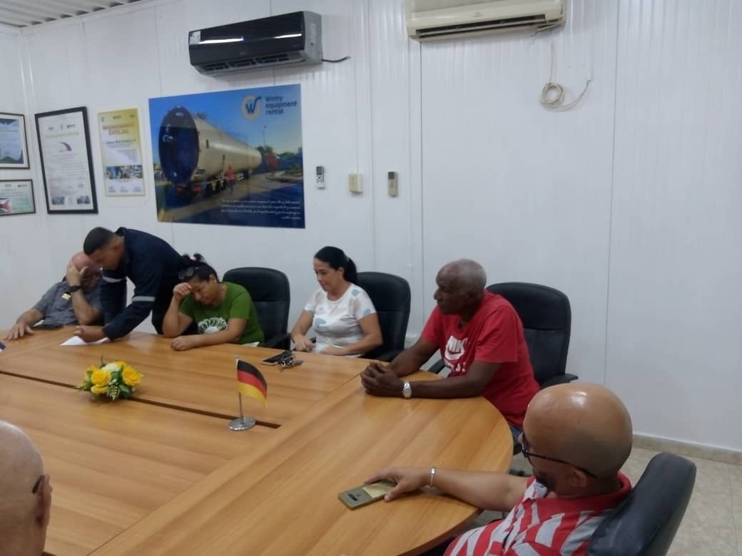 oxicuba's tweet photo. OxiCuba 
Matutino de la semana dirigido por el área de "Seguridad, Protección y Servicio" . Se abordan principales  noticias de carácter nacional e internacional. https://t.co/W8diIuNzzl