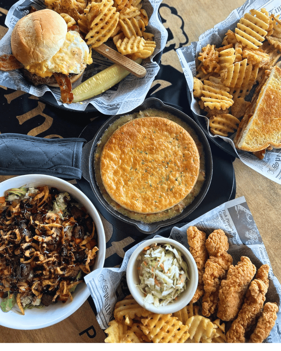 BlarneySF's tweet photo. Long weekend's over. The last thing you should have to do tonight is cook. 🍀

Kick back with your Blarney favorites and get free delivery on direct orders over $50 at https://t.co/Ytq0AL39oN https://t.co/Q9yf7VQkM2