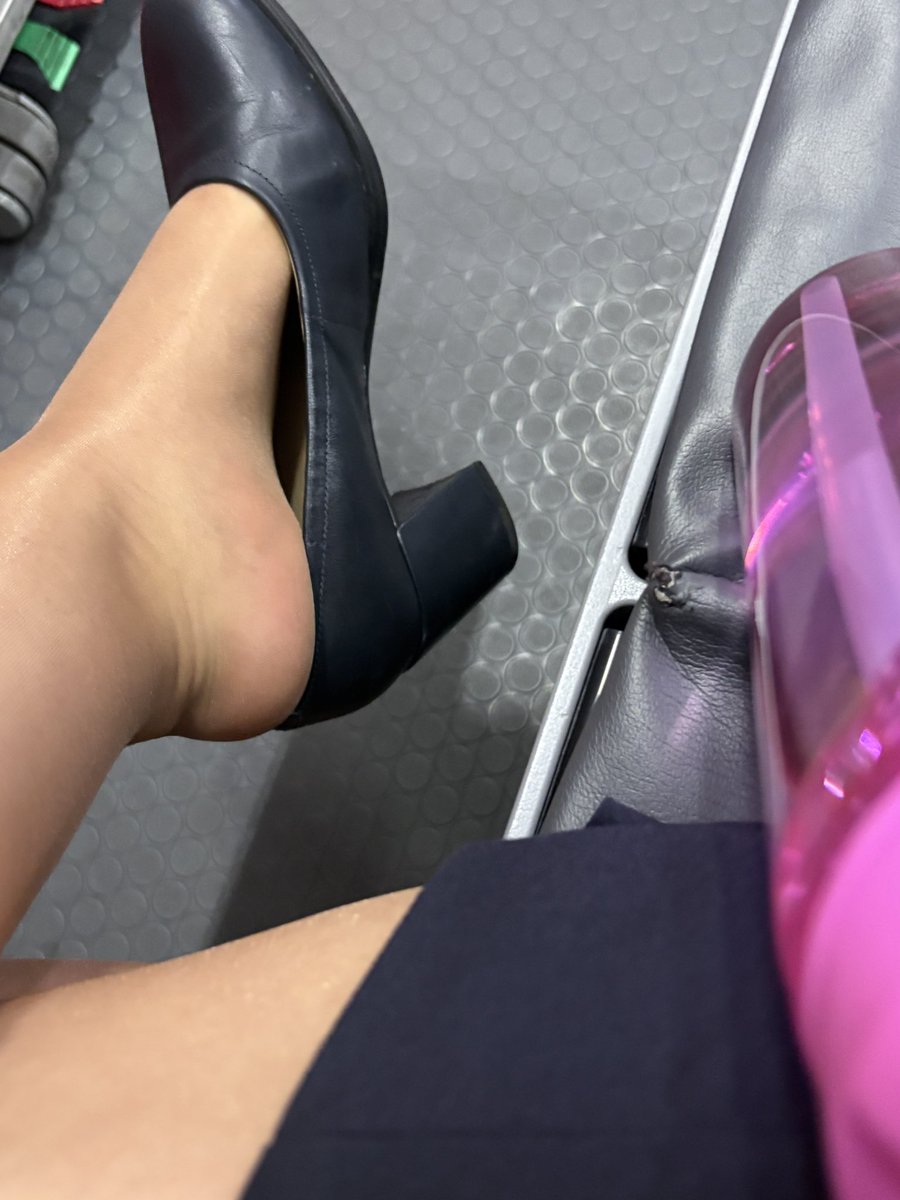 Cabin crew girlie💘 tweet media