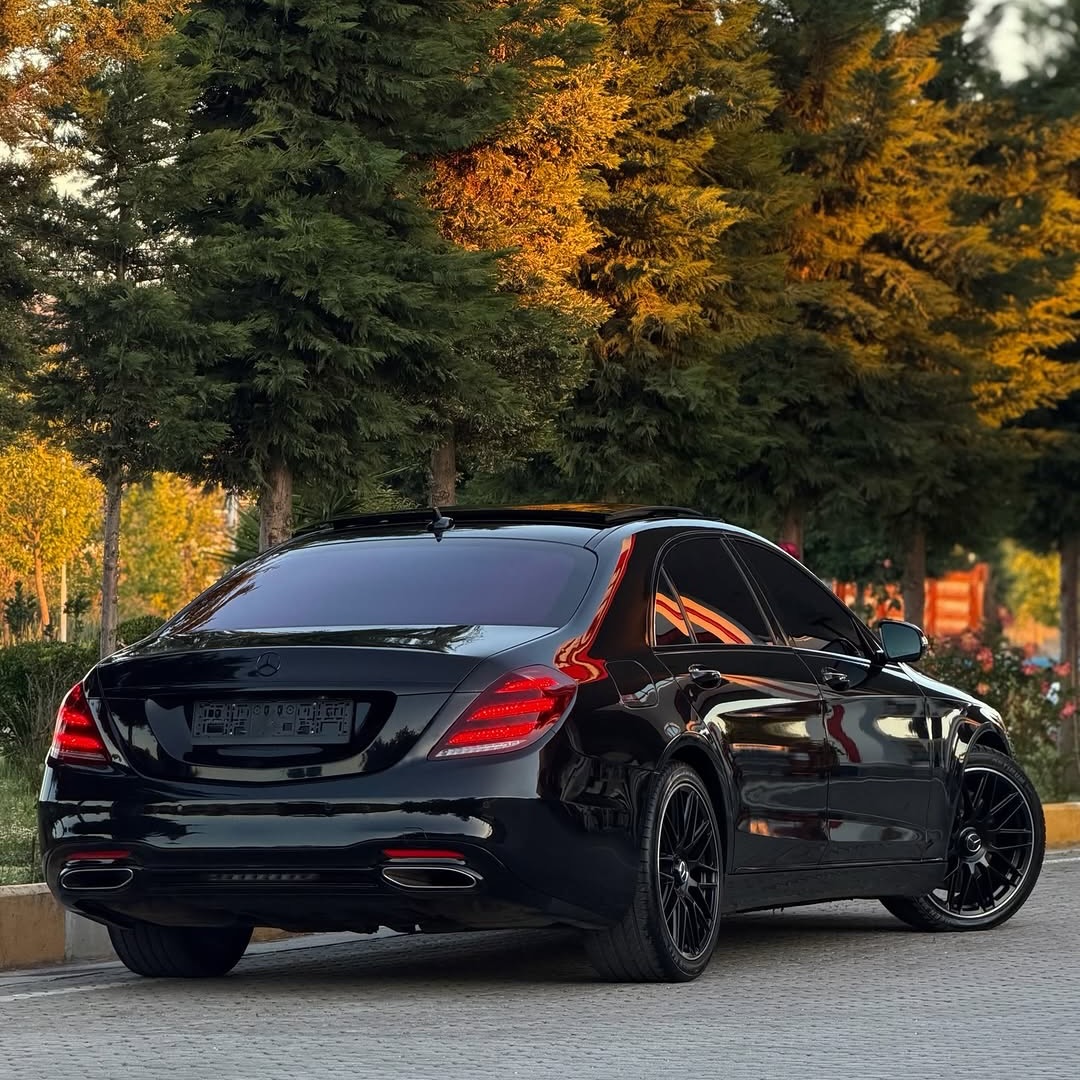 nocarcontext's tweet photo. MERCEDES BENZ S CLASS V8 🖤🖤 https://t.co/PpRblkxRPU