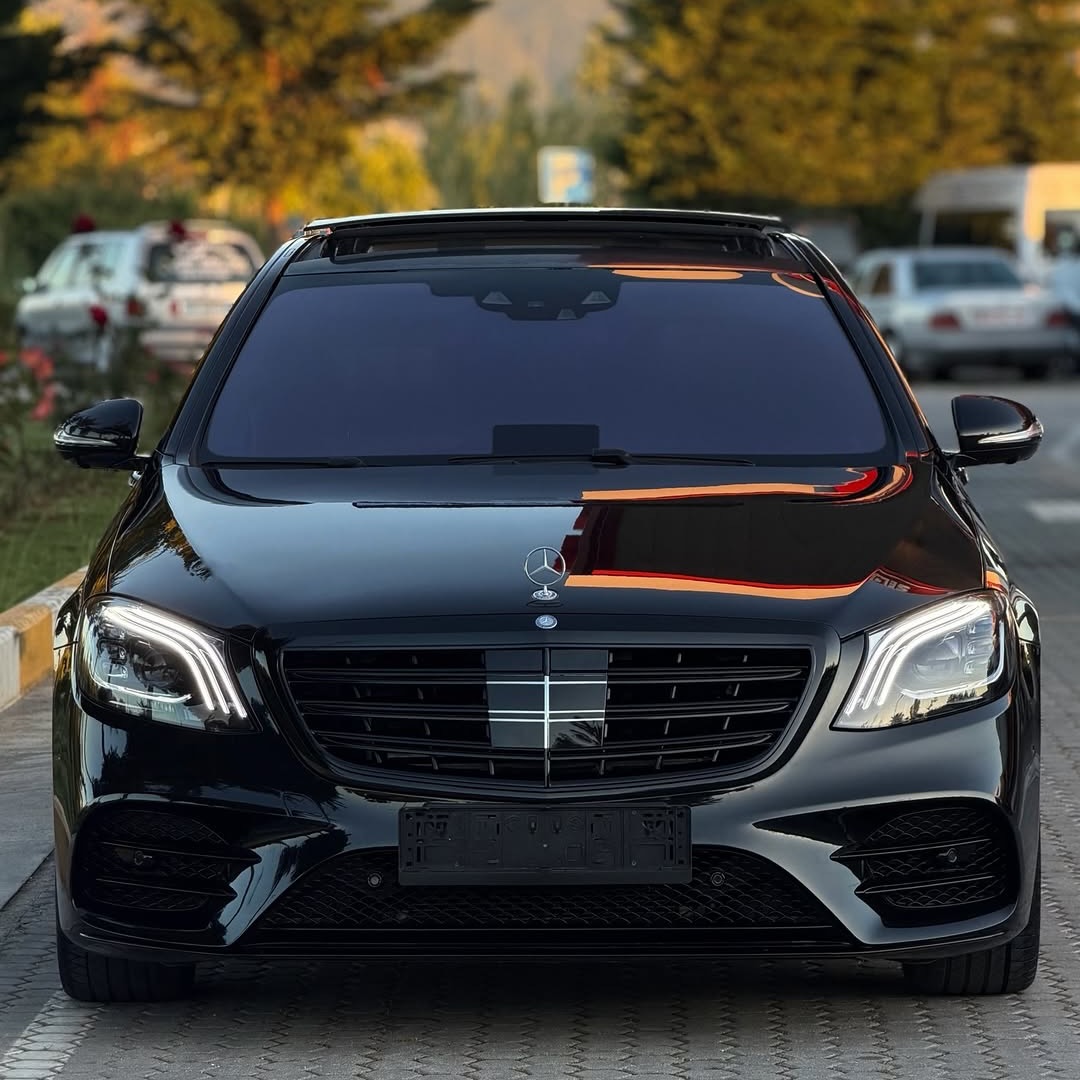 nocarcontext's tweet photo. MERCEDES BENZ S CLASS V8 🖤🖤 https://t.co/PpRblkxRPU