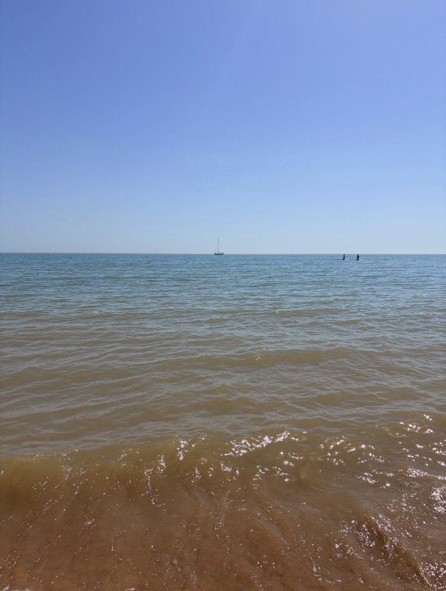 Demigrz's tweet photo. Beach day, Eastbourne https://t.co/QJs2zHeoLl