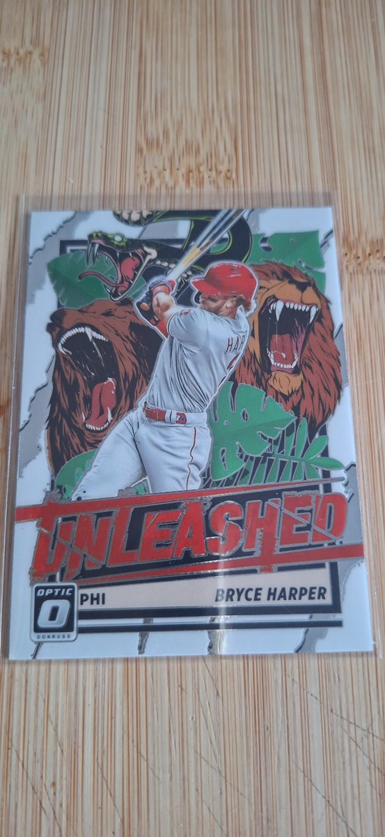 franckesnault's tweet photo. @Gylbret @pariscardshow Mes 4 plus belles cartes du Pariscardshow 👜 : 
_ insert Unleashed Bryce Harper optic
_  Tiers One // James Wood
_ Bowman best / 299 prospect  diamonds refractor Dylan Crews
_ 1st Bowman Corbin Carroll
Bonne ambiance. Pas trop de baseball mais on a croisé le célebre @Gylbret 😁 https://t.co/ap3izyNn8m