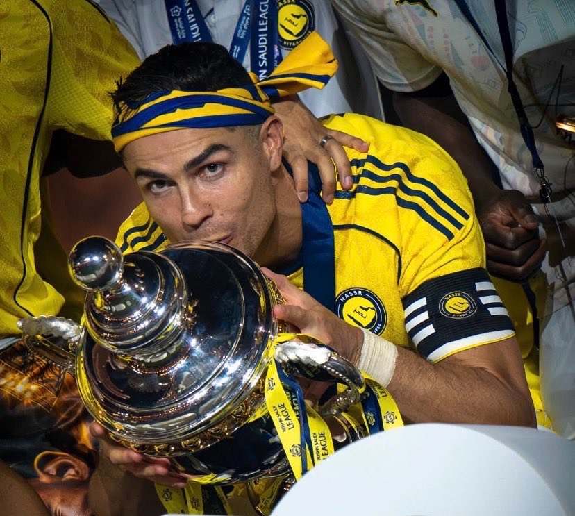 تـوتـي بطلة الدوري ٢٠🏆💛💙 tweet media