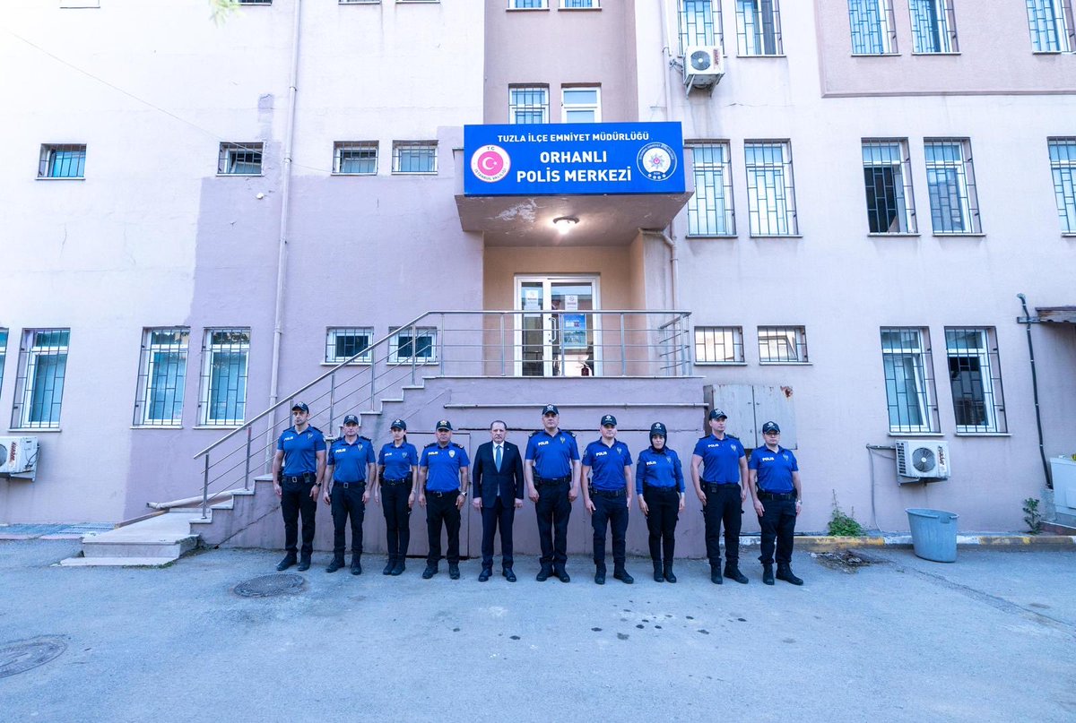 istanbul_EGM's tweet photo. İl Emniyet Müdürümüz Sayın Selami YILDIZ, Tuzla Orhanlı Polis Merkezimizi ziyaret ederek yürütülen çalışmaları yerinde denetledi.

Yapımı devam eden yeni hizmet binasında da incelemelerde bulunularak çalışmaların son durumu hakkında bilgi aldı. https://t.co/nQrnRA0AIn