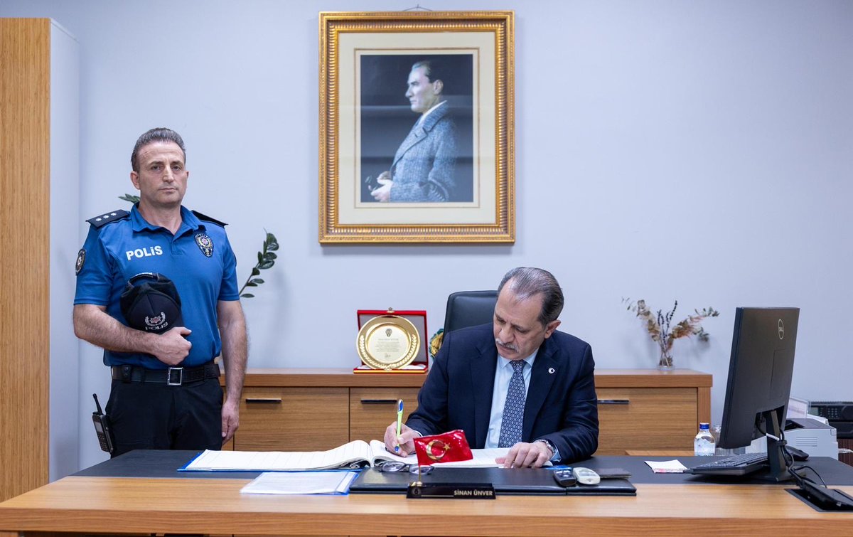 istanbul_EGM's tweet photo. İl Emniyet Müdürümüz Sayın Selami YILDIZ, Tuzla Orhanlı Polis Merkezimizi ziyaret ederek yürütülen çalışmaları yerinde denetledi.

Yapımı devam eden yeni hizmet binasında da incelemelerde bulunularak çalışmaların son durumu hakkında bilgi aldı. https://t.co/nQrnRA0AIn
