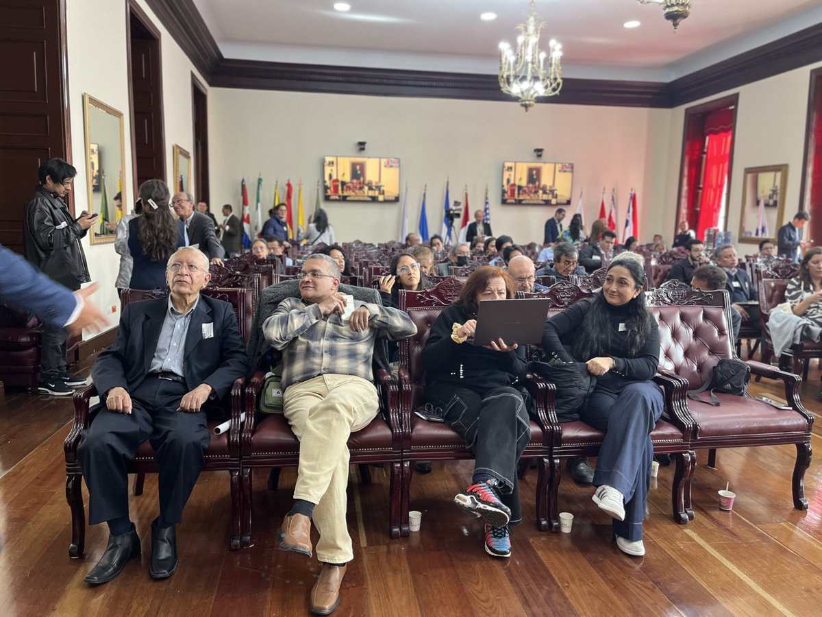 ActivosXElRuido's tweet photo. #NoMeSaquenDeMiBarrio

El Congreso de la República le da la bienvenida a un monstruo invisible que se ha tomado la ciudad:

Hoy, con ustedes, habla el #Ruido de Vive Claro, del Simón Bolívar y de eventos que expulsan a la gente de su casa.

Mesa Técnica Contra el Ruido https://t.co/sivDmMn2BN