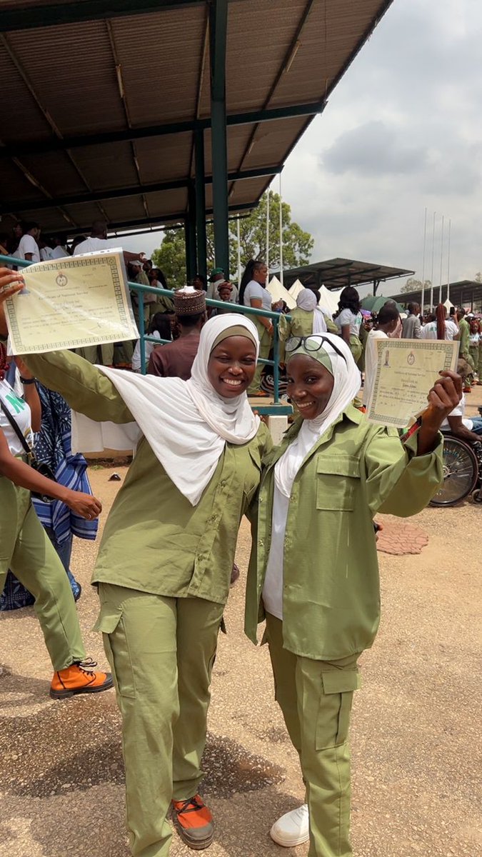 _bintsuleimann's tweet photo. -It started with a day of exhausting hours of registration at the café  
-Then a full year of engagement  
-Yet Alhamdulillah, NYSC no see me finish! 🤭💃🥳  

 P.S: POP was 4 days ago; I just felt like posting now https://t.co/AeY6UWJxi5