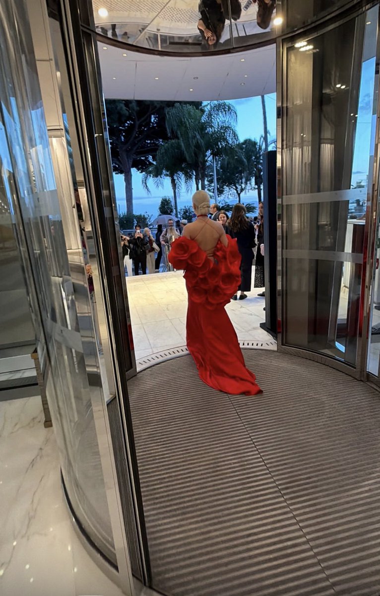 Elsa jean tweet media