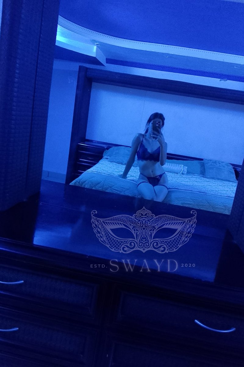 SWAYD2026's tweet photo. Hoy me levanté con ganas de comerte a besos 🤤 https://t.co/26EZ9926pS