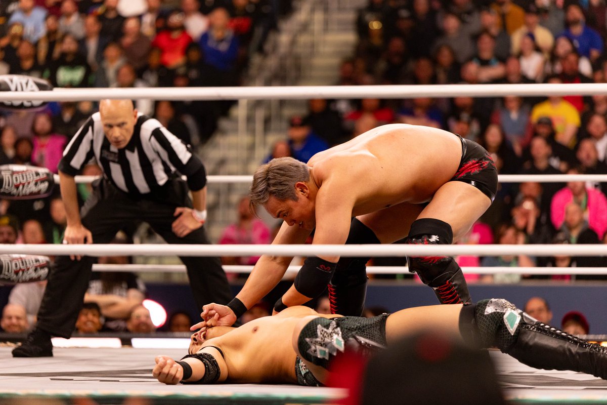 BTCRich's tweet photo. Some shots I took at @AEW #doubleornothing last night. Being so close to @rainmakerXokada and Takeshita was magic. https://t.co/YnW7Kd9BDF