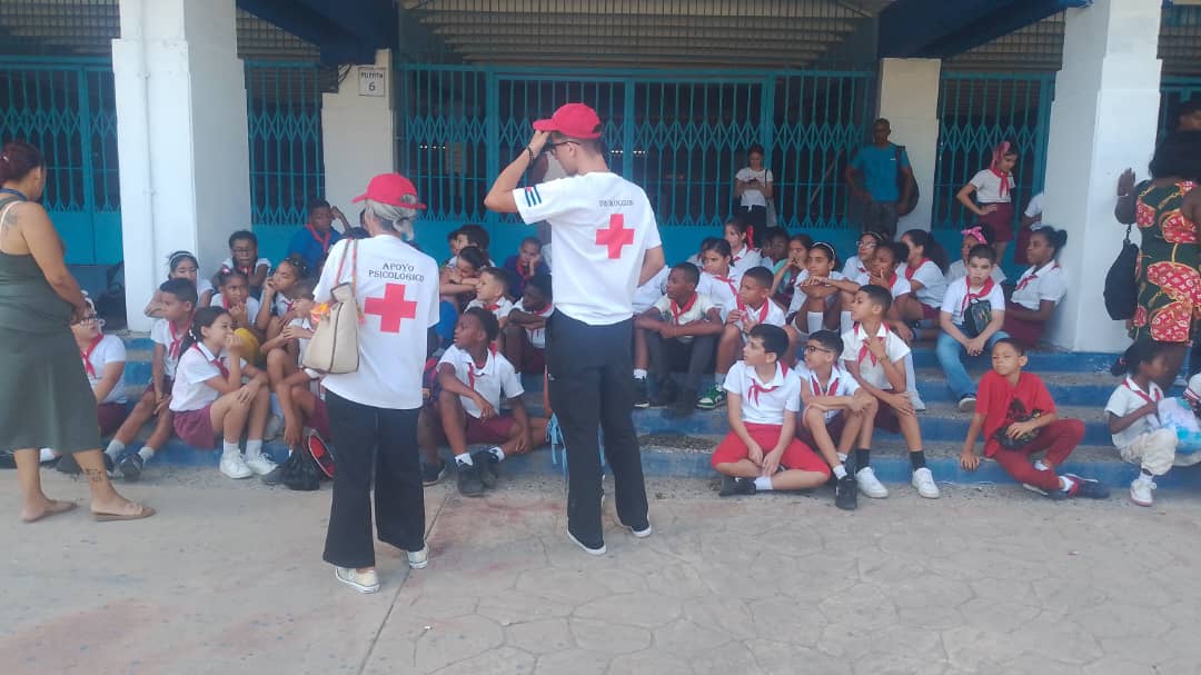 biolkys's tweet photo. 🚩 Hasta la Filial Municipal del Cerro llegó la delegación del Comité Internacional de la Cruz Roja. 
Fue un espacio de preparación comunitaria.

#CruzRojaCubana https://t.co/A56y98wQk0