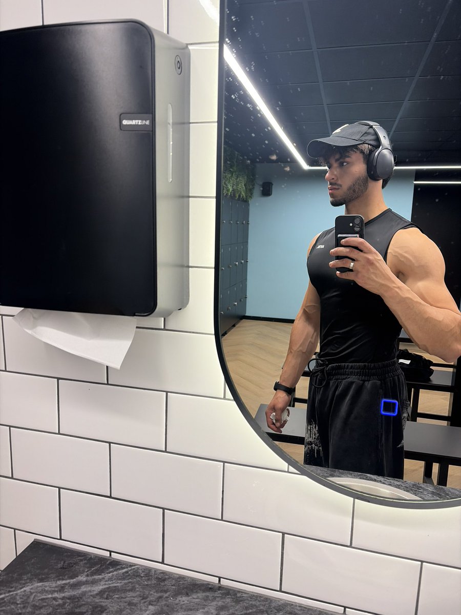omxtty_'s tweet photo. are we cool for the summer? https://t.co/6dNhpxXaDS
