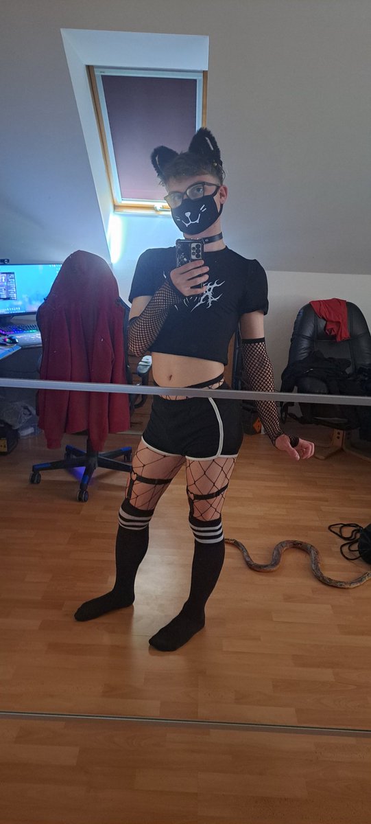 Ren7_VT's tweet photo. How are ya cuties? I hope you are doing  good >.<
#femboy 
#twink https://t.co/d8nk50PBrg