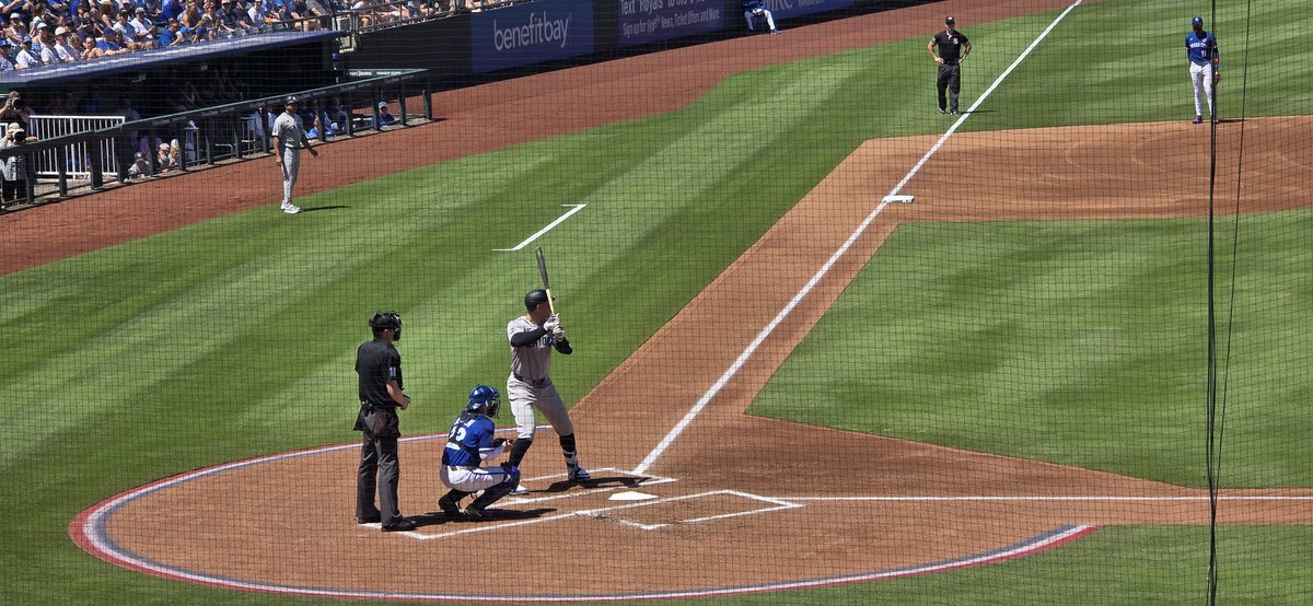 Vargasdavid86's tweet photo. @alyssapaige25 hearing the pop of judge's bat in person will always be insane https://t.co/yae1UYqKA7
