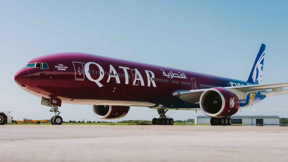 AviationWG's tweet photo. الخطوط القطرية تكشف عن أحدث صبغاتها الخاصة..

الصبغة تأتي بالشراكة مع FIFA، نظرًا لكون القطرية شريك الطيران الرسمي لكأس العالم 2026.

الصبغة الخاصة تم تطبيقها على طائرة من طراز B777-300ER بالتسجيل A7-BEH. https://t.co/DgIP8qV1Jd