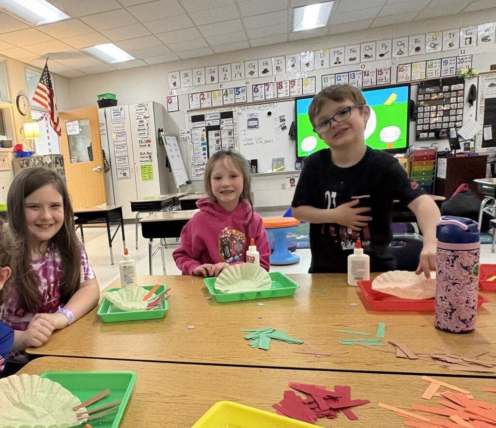 CorinthNY's tweet photo. A shout out to our CES Book Club participants who recently read the book: Dragons Love Tacos and then participated in a craft activity creating tacos when they were done reading!
Thank you to Mrs. Bedell for facilitating our Book Club! 

#CESLovestoRead #RiverhawkBookClub https://t.co/iPydqMchaM