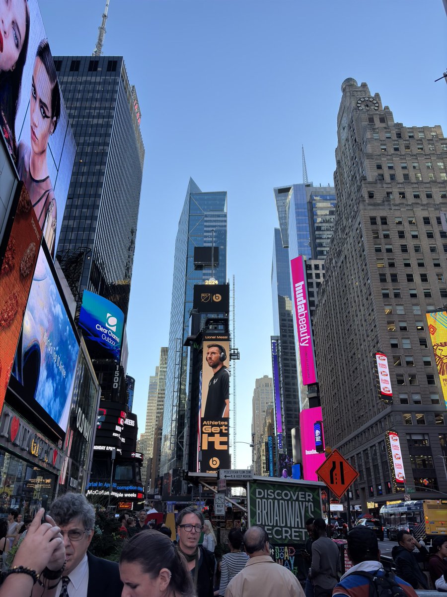 vlsjtd's tweet photo. 📍Times Square https://t.co/az8IsKklSW
