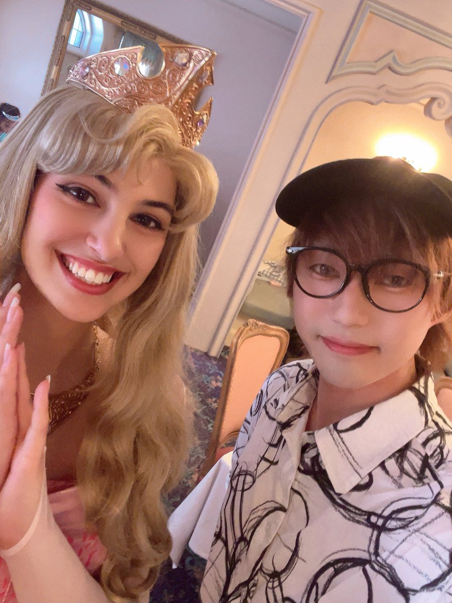 takuya___13's tweet photo. サンドリヨンレストラン🍽️
グリーティングはシンデレラ、オーロラ、アリエル、ミッキーでした🥳 https://t.co/DbEI4bZ0hb