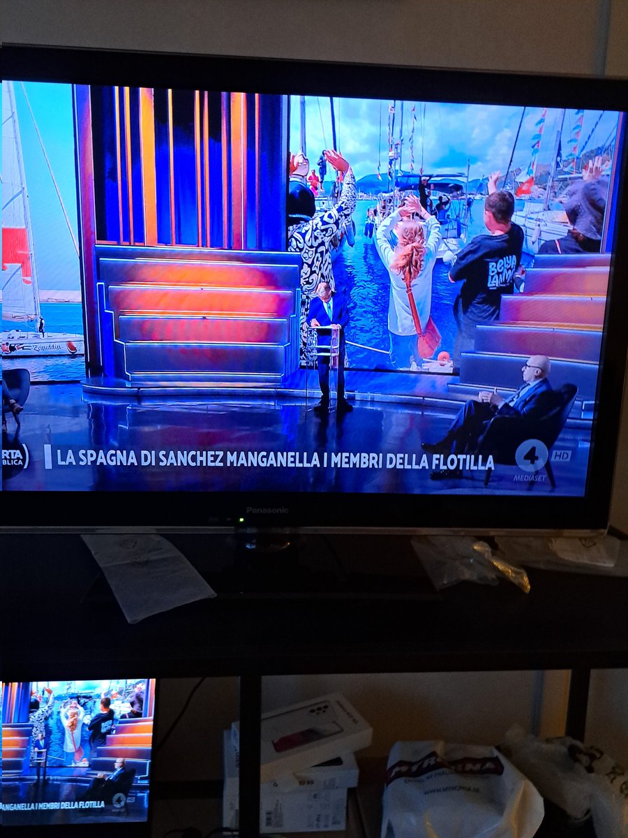 FaniSimonu34434's tweet photo. #QuartaRepubblica ATTIVISTI di #Flotiglia MANGANELLATI dalle #FFOO spagnole (GOV SOCIALCOMUNISTA DI #SANCHÈZ) all'arrivo a #Bilbao !
Dove sono le "reazioni"di #Schlein, #Conte, #Bonelli #Fratoianni contro tali BRUTALITÀ ? Perchè non protestano con il loro #amico/#idolo #Sanchèz ? https://t.co/3BkVBmjEC5