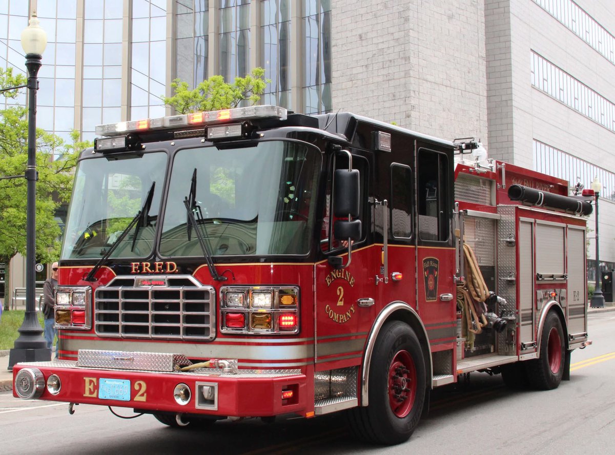 kple5's tweet photo. Memorial Day Parade @ctfirephoto @IAFF1314 https://t.co/OCPqcQgl97