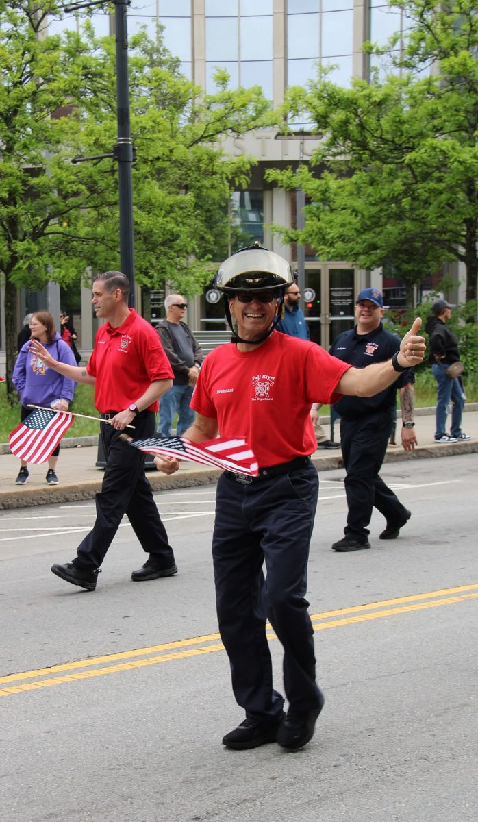 kple5's tweet photo. Memorial Day Parade @ctfirephoto @IAFF1314 https://t.co/OCPqcQgl97