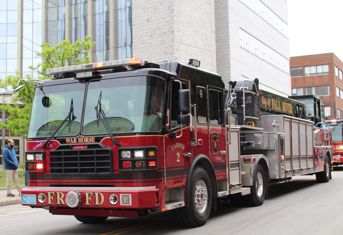 kple5's tweet photo. Memorial Day Parade @ctfirephoto @IAFF1314 https://t.co/OCPqcQgl97