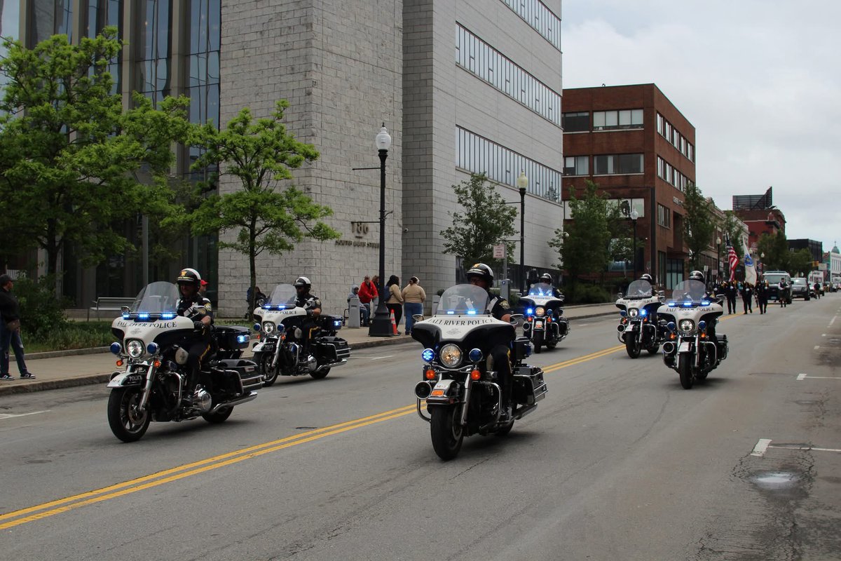 kple5's tweet photo. Memorial Day Parade @ctfirephoto @IAFF1314 https://t.co/OCPqcQgl97