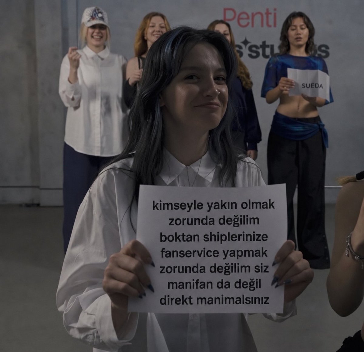 ro tweet media