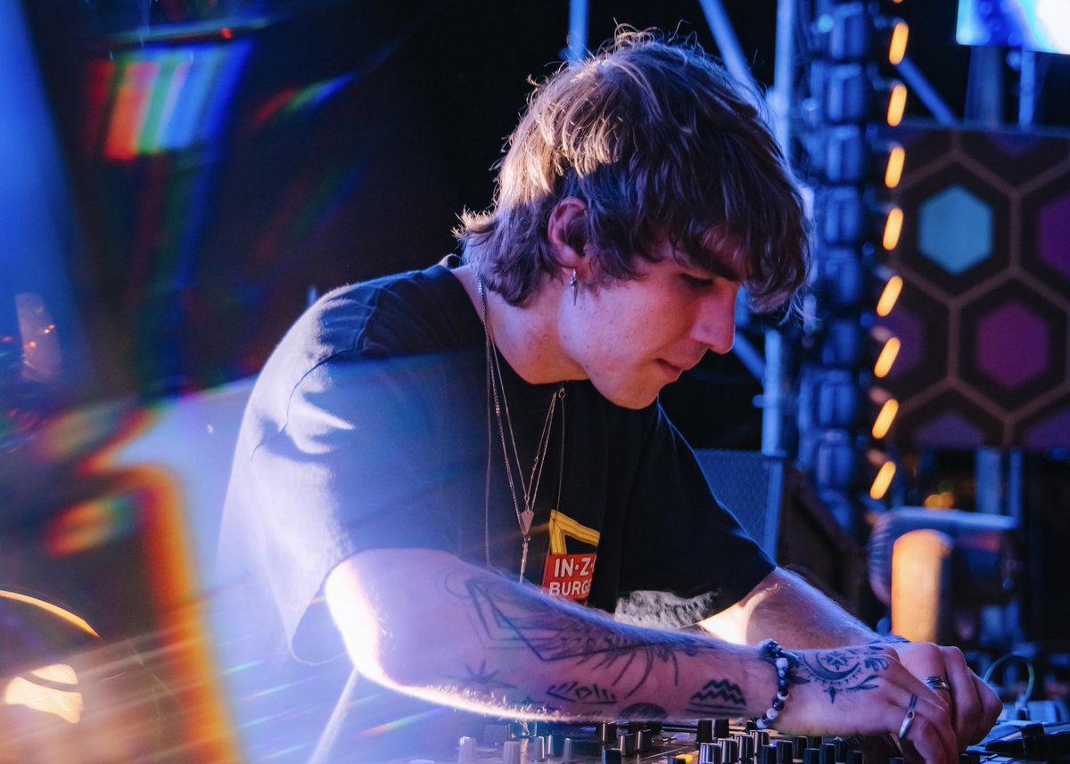 Inzo_Music's tweet photo. LIB ⚡️ Thank you all for coming to my set! That was an incredible first experience for this festival. I’ll be honest.. I wasn’t feeling ready to leave my house & play a show yet. I still felt very drained & honestly a bit afraid of y’all. But as soon as I got to the festival, a little spark came back. & it only intensified as the set kept going. Some of my favorite moments are when I’m playing some slow stuff & a bunch of y’all are doing a T-pose just soaking it all in haha.. like we’re all tapped in to some group therapy. 

As always, I hope some healing happened where needed.  I can’t wait to come back & hopefully spend the whole weekend there next time! I truly had a blast & felt the love. Thanks again my fellow earthlings ⧩

P.S. That pierogi stand fkn slapped. I ate like 26 of those thing lol.