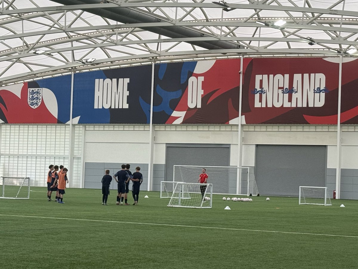 KieranLeeBirch1's tweet photo. Brilliant day @ Saint George’s Park with @TNSAcademy supporting @FIFAcom Training Centre with the amazing Michael Beale. Huge thank you to Pete Wilson and @MattyClem7 for the opportunity. Finished with a couple Bank Holiday cold ones @LiamPKelleher @JasonBrindley1 ⚽️☀️🍻 https://t.co/3GckOCdfsH