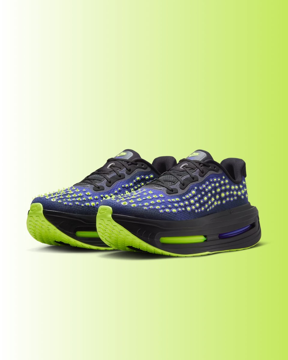 nikestore's tweet photo. Bringing bright colors to the forefront for an energetic look.

The Vomero Premium 'Black and Rush Violet' 

Available at 10am ET 🇺🇸

https://t.co/fNr26DU70m https://t.co/MUZ1BFHEGf