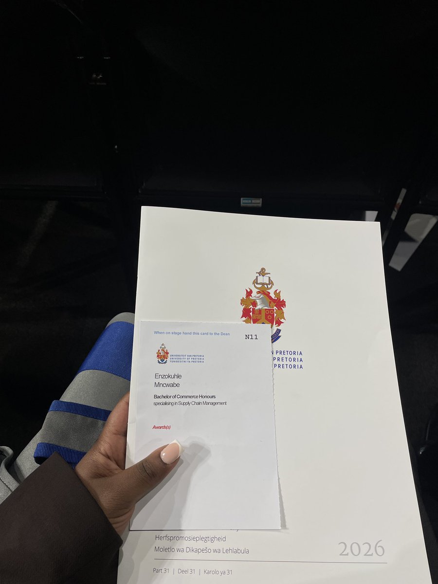 enzokuhleee_'s tweet photo. flew again today🙂‍↔️🎓 https://t.co/QqiByaoLQT