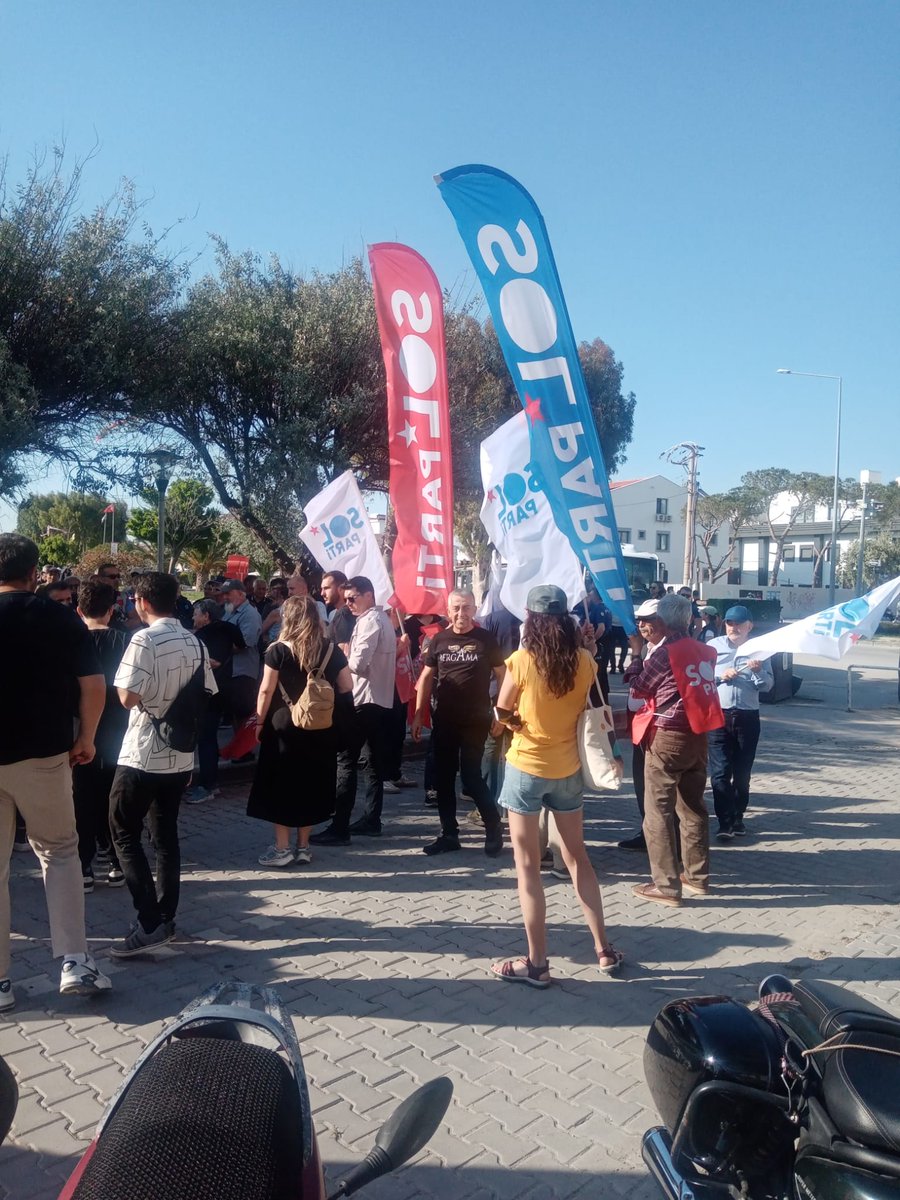 SolPartiIzmir's tweet photo. Dikili ve Bergama'da faşizme karşı omuz omuzayız!

İktidarın yargısı eliyle verilen butlan kararı, ülkemizin geleceğini esir almak için muhalefeti dizayn etmenin bir aracı kılınmıştır. Bu kararı tanımayan milyonlarla bir aradayız.

Birleşe birleşe kazanacağız! https://t.co/bPjLT11sH1