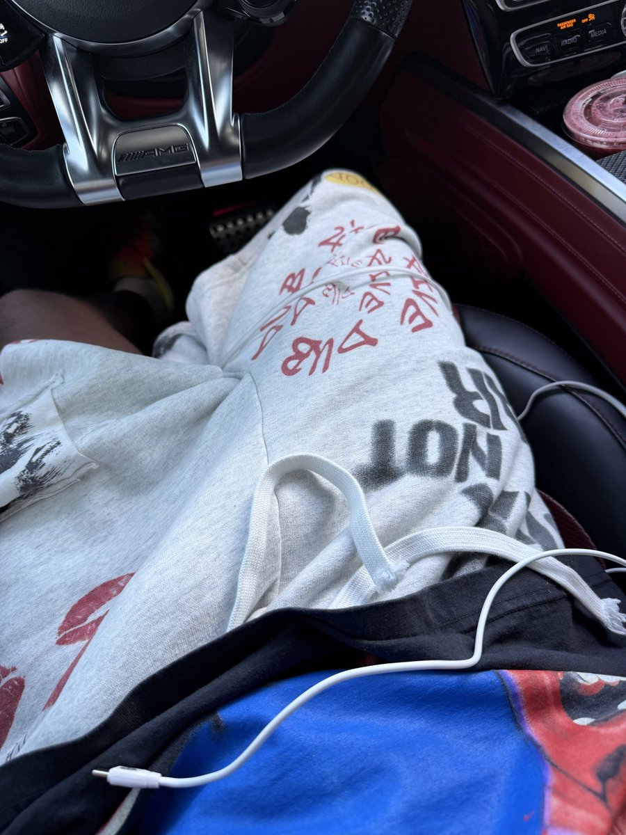 aaabatterigh's tweet photo. My print too noticeable 😂 #miami #content #publicbbc https://t.co/A7oRlvAuPI