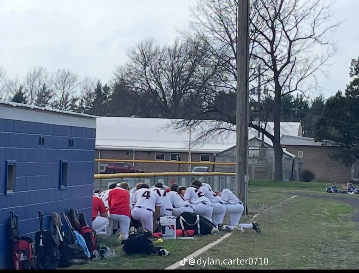 JJ85804605's tweet photo. Played my last high school game today.
Went 1-2 with a single.
Although the record didn’t show it, we gave it our all, and I wouldn’t want to do it with anyone else. Love these guys and coaches to death. Thank you to everyone who supported. Onto the next 4. 
#RollTitans🛡️ https://t.co/WToifGPEnO
