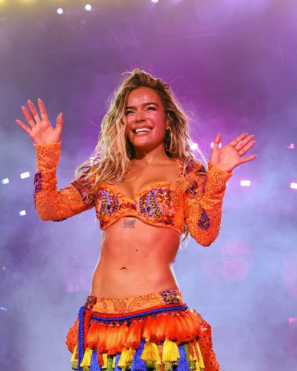 GteamArgentina's tweet photo. HISTÓRICO 🌎✨
@karolg convierte en la PRIMERA latina en recibir un premio de EXCELLENCE 🏆
Solo 7 Artistas en lo han logrado… y ella ya está ahí 💖🔥
Orgullo total 🥹gracias por tu arte y por nunca perder tu humildad con los fans 🙌

KAROL G FOR EXCELLENCE https://t.co/1nGMjkWeug