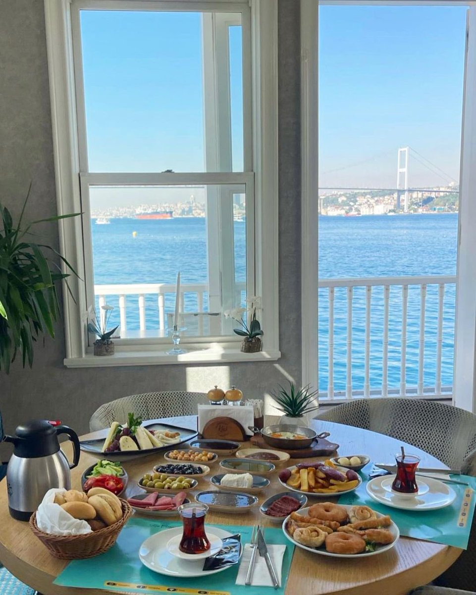 yapilacakIar's tweet photo. Üsküdar, Kai Çengelköy’de boğaza karşı sevdiklerinle kahvaltı yap. https://t.co/RhDGDjt4sZ