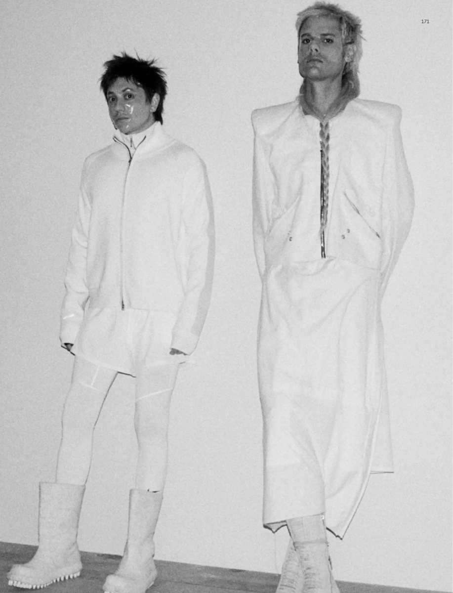 ca7oypacoacervo's tweet photo. mais de CA7RIEL &amp; Paco Amoroso para a revista NOTION https://t.co/Um6P12NzRW
